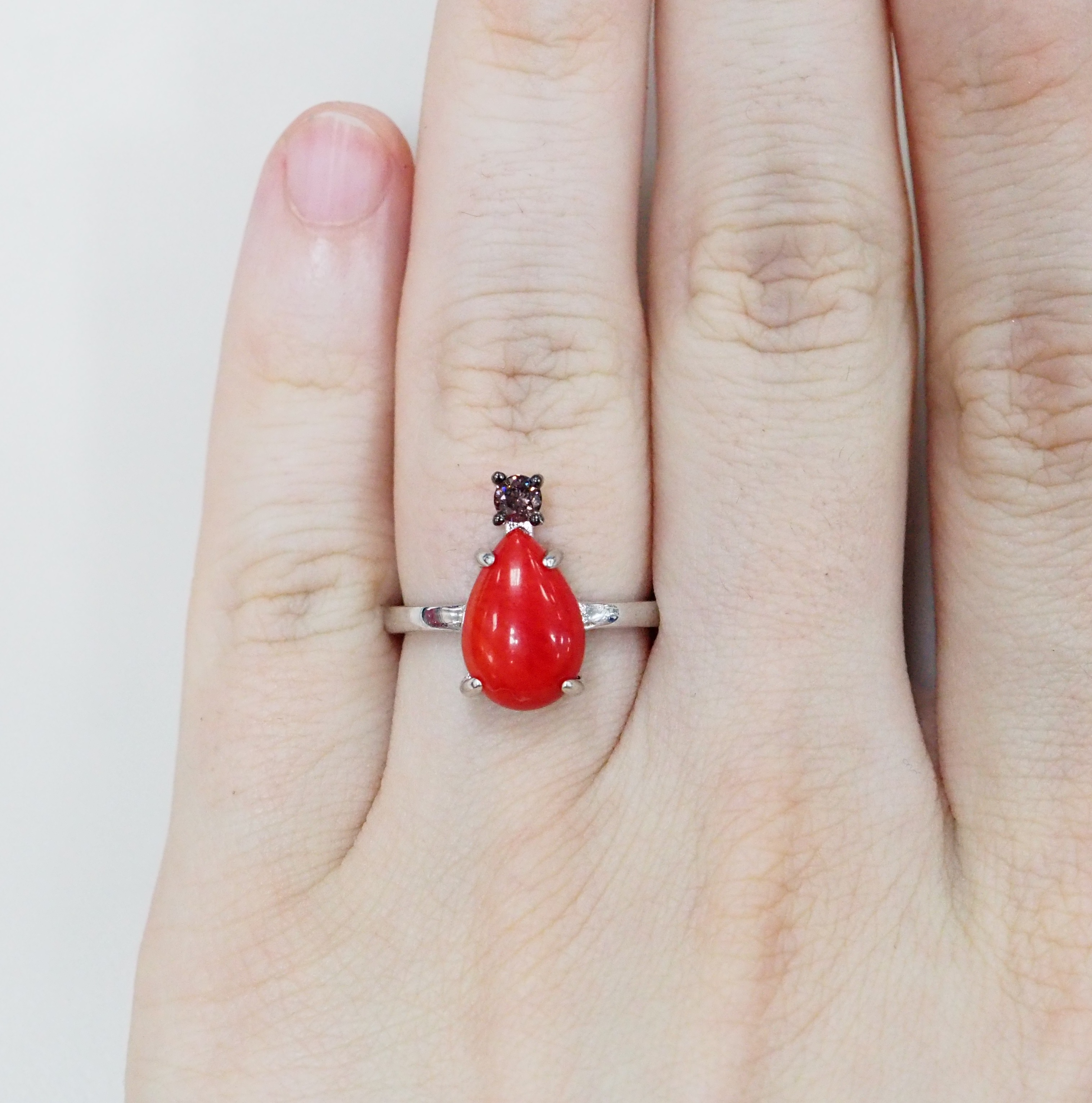 Серебряное кольцо с кораллом